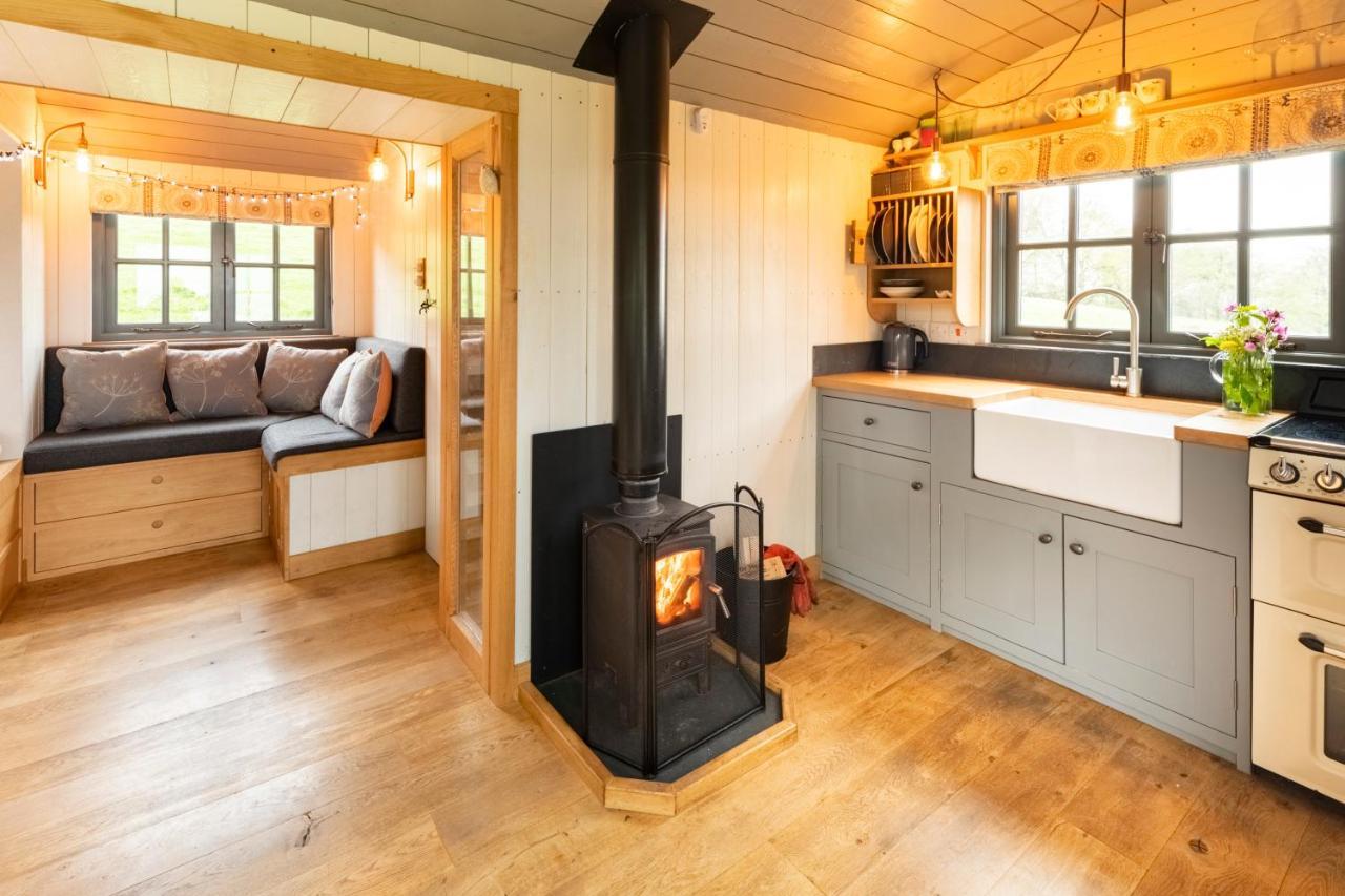 Tilbury Shepherd Huts With Hot Tubs Plus Holiday Cottages West Bagborough Exterior photo